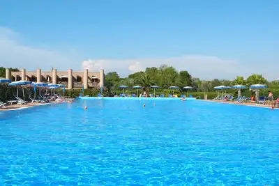 Image de Joli appartement avec climatisation, Wifi, piscine, Tv, terrasse, animaux admis et parking