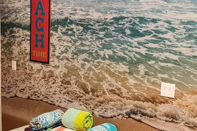 Image de À travers st. /800 pieds de la plage! Récemment rénové Destin 2 Beach Location de vacances