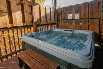 Image de Pigeon Forge Cabin - 8 chambres!