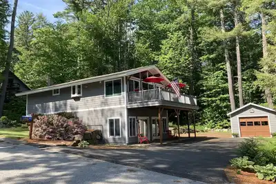 Image de Winnipesaukee Lakehouse - Plage exquise - Apportez votre bateau! ! !
