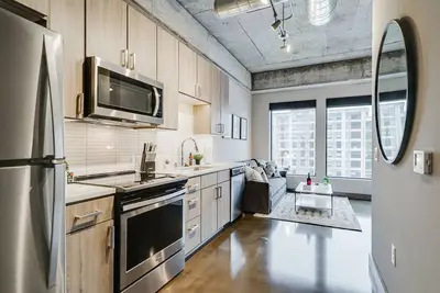 Image de Minnestay * City Loft 48 ♥ à pied des magasins \/ boissons \/ restaurants ♥ Great North Loop Location