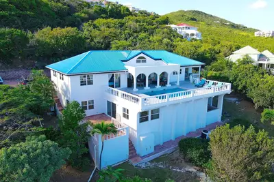 Image de Villa Arcadia: Charmant 3 chambres à Oyster Pond | Propriétés de l'île