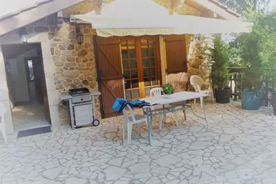 Image de T 2 De 60 M2 Clim A La Campagne Avec Bbq Et Piscine