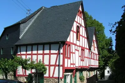 Image de Retraite tranquille dans une maison à colombages romantique