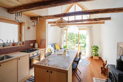 Image de Cabane confortable dans la nature - parfait pour les couples!