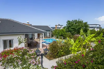 Image de Une villa de luxe avec piscine privée et jacuzzi