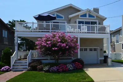 Image de Avalon - 1 pâté de maisons de la plage avec piscine privée