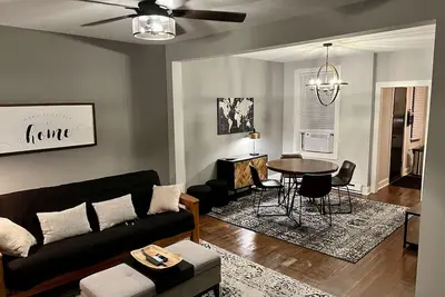 Image de Marchez jusqu'au canal et au centre-ville! ! ! 1880 Maison de ville entièrement rénovée