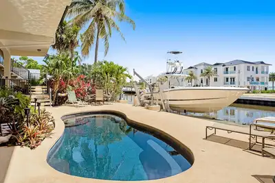 Image de Nouvelle Liste! Maison au bord de l'eau avec vue sur l'océan, quai et piscine extérieure privée