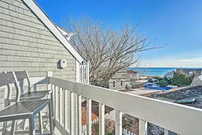 Image de Nouveau! Cape Cod Casa w / Ocean View + Pvt Beach Access