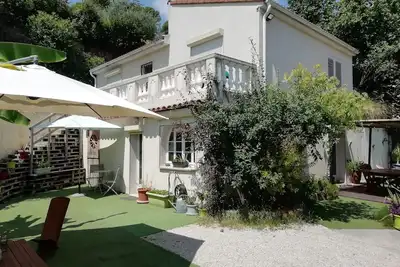 Maison au calme et proche de Nice