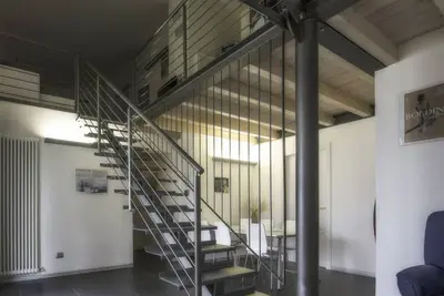 Image de Appartement dans complexe avec petite piscine et bain Ă remous
