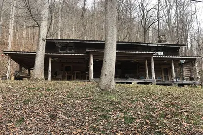 Image de cabane en rondins avec tout le luxe moderne