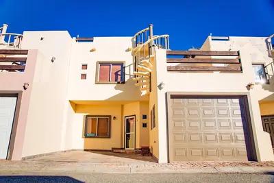 Image de Bella Vista 6 (3 chambres 2. 5 salles de bain par Fmi Rentals)