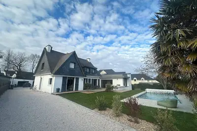 Image de Maison grand jardin piscine 8 couchages: 3 mn du port de Vannes