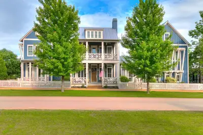 Image de Carlton Landing-Spacious home on Boulevard