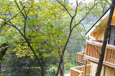 Image de Maison de vacances récemment rénovée dans les montagnes - Balcons à l'étage, patios et. . .