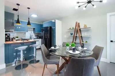 Image de * Miami Vacay Villa * Près de l'aéroport / South Beach / Wynwood / Parking gratuit!