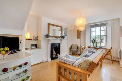 Image de Ce cottage est un 2 chambre (s), 1 salle (s) de bain, situé (s) à Cornwall, Angleterre.