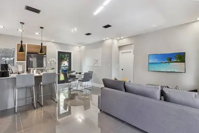 Image de Miami Villa près de la plage / aéroport / Wynwood / Design District avec parking