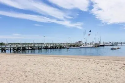 Image de All Decked Out - Cape Cod. Private beach & heated pool.