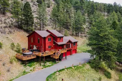 Image de Hummingbird Haven, maison de montagne isolée avec ruisseau privé et vues spectaculaires