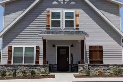 Image de 7 Br, 7. 5 Bath Home with Hot Tub close to all of the Branson Fun!