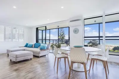 Image de Kirra Waves - Appartement de luxe de 2 chambres en bord de mer