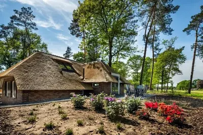 Image de Sprielderbosch 44 Luxury holiday home Veluwe, located on a holiday park