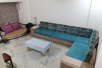 Image de Une maison loin. Bungalow de 3 Bhk en centre ville.