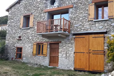 Image de Ancienne bergerie réaménagée en appartement de 110 m2 entièrement neuf. 4 étoiles