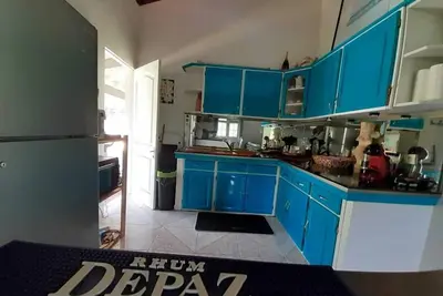 Image de Kaz A Fregate c'est Curacao le haut, le bas Keranina, et son bungalow Madikaru.