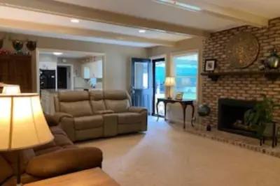 Image de Belle maison de style ranch, location de maîtres est disponible! !