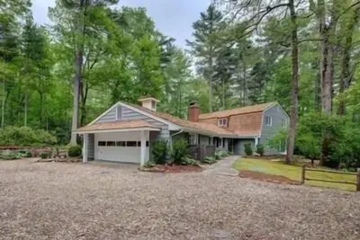 Image de Cashiers Home, niché dans cinq acres, mile de la ville