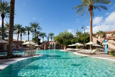 Image de 5 * Villa. . Walk to Waste Mgt Golf! Le nid d'oiseau!