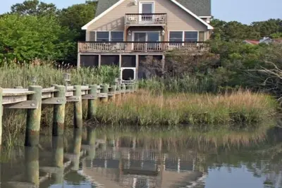 Image de Maison Bord De Mer Avec Quai PRIVÉ Et Vue Imprenable Sur Le Phare Et Le Refuge