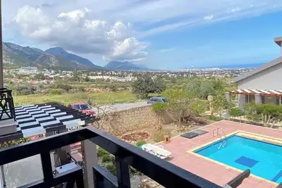 Image de Vues incroyables sur la mer et la montagne. À seulement 7 minutes des plages!
