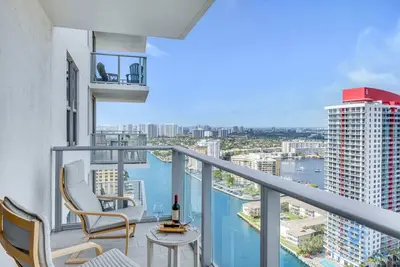 Image de COMMODITÉS 5 * Luxe 3 Br-Vue imprenable et étage élevé