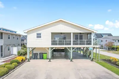 Image de Ocean View Home avec plage 1 bloc de Pier avec accès direct à la plage!