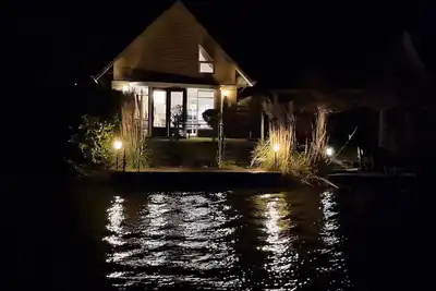 Image de nouveau à louer du 1 -02-2020! Belle maison sur l'eau et quai de bateau