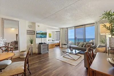 Image de Beautifully Renovated 32nd Floor Deluxe Ocean View Waikiki Condo
