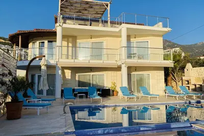 Private spacious luxury family villa in Kalmar with a large pool and jacuzzi!