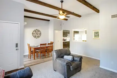 Image de Nouveau! Retraite familiale avec patio, à pied du parc Sloan!