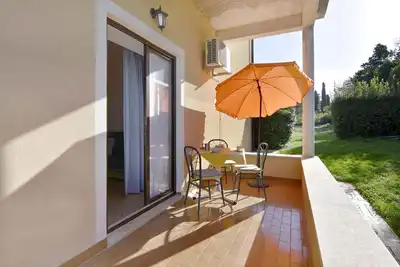 Image de Appartement de vacances Savudrija-Umag, surplombant la vallée et la terrasse