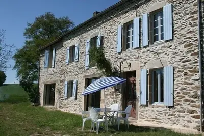Image de Belle maison en pierre avec piscine privée