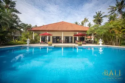 Image de Villa Burung · Bord de mer à couper le souffle, piscine à débordement 3br