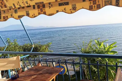 Image de Bâtiment entier en bord de mer - 24 à 36 personnes - Psarou, Zakynthos