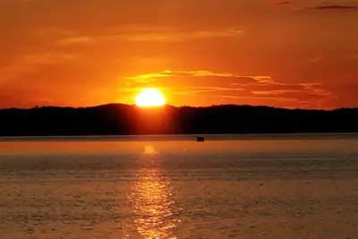 Image de Sunset Cabin sur le lac Cotton