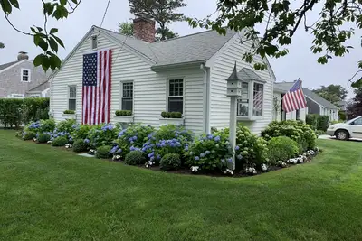 Image de Charmant / Super emplacement / Promenade en ville / terrain de baseball