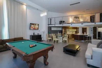 Biggest Beachfront appartement 3 chambres et 2 salles de bain, Oceanview Balcon et parking
